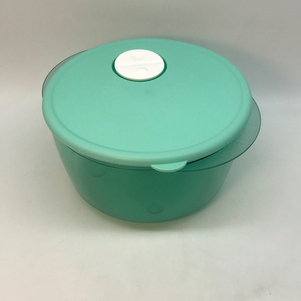Tupperware CrystalWave Round Plus Containers 2-PC - Picture 13 of 16